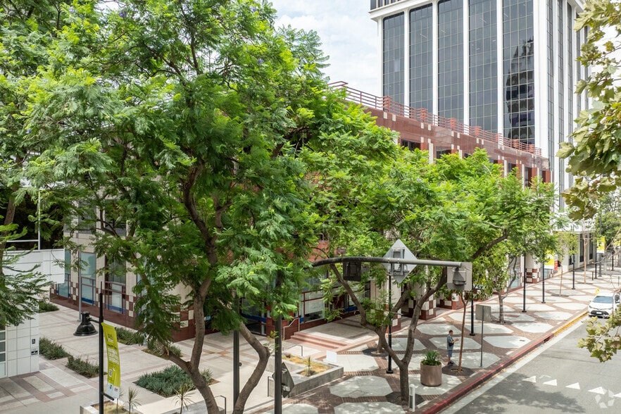 More Photos Of 525 N Brand Blvd, Glendale Office For Lease