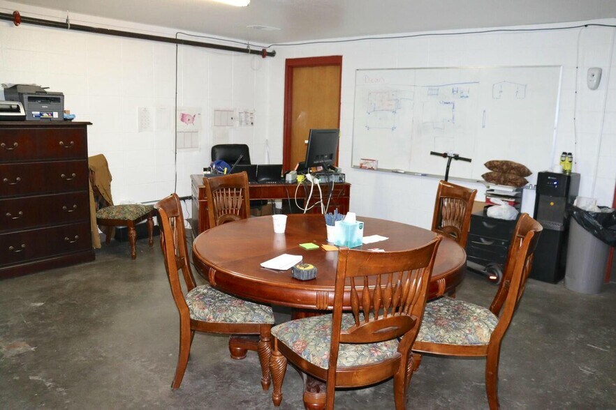 More Photos Of 1301 Industrial Park Rd, Mountain Grove Warehouse For Lease