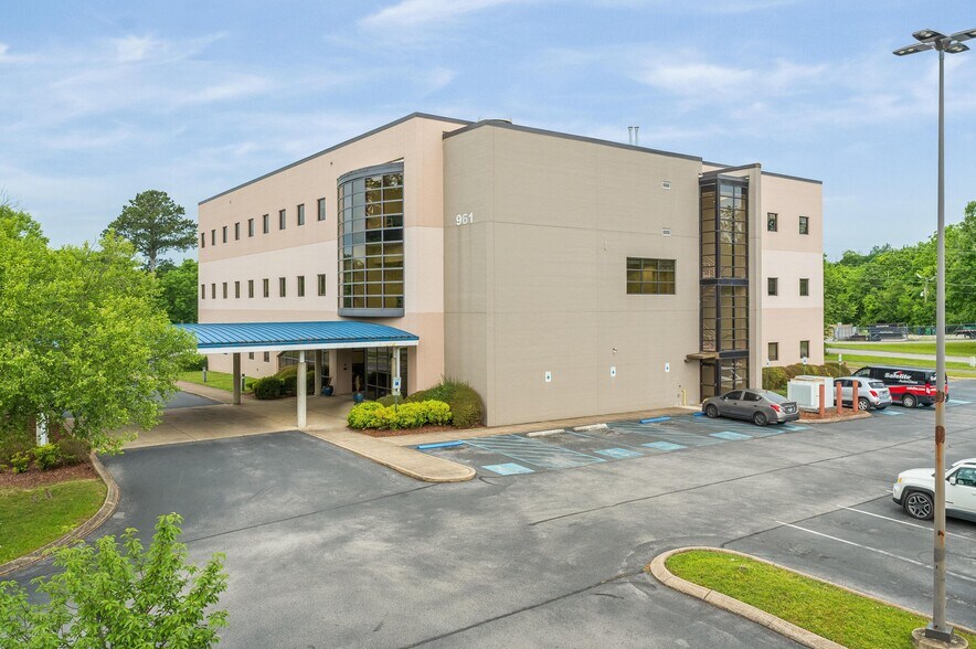 More Photos Of 961 Spring Creek Rd, East Ridge Medical For Lease
