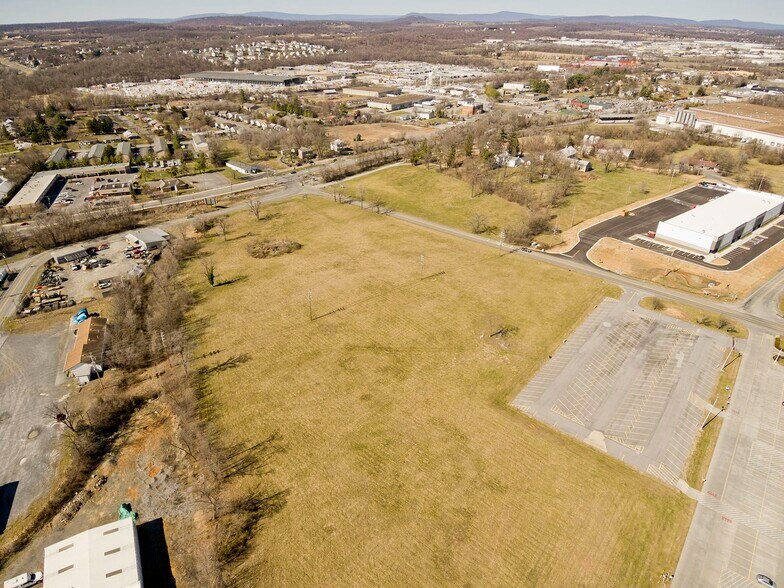 More Photos Of 135 Brooke Rd, Winchester Warehouse For Lease