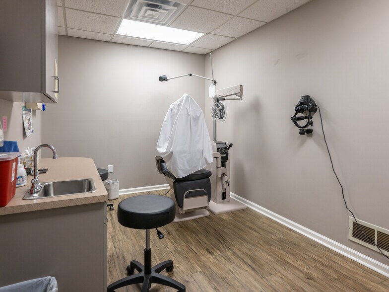 More Photos Of 1998 Hendersonville Rd, Asheville Medical For Sale