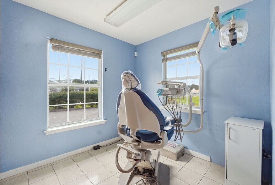More Photos Of 9510 Lanham Severn Rd, Lanham Office For Sale