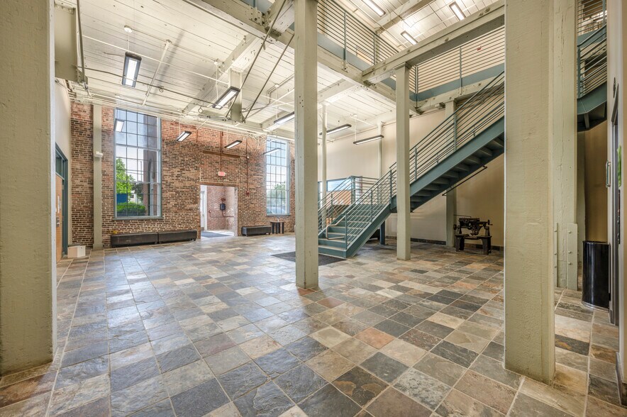 More Photos Of 146-148 W River St, Providence Medical For Lease