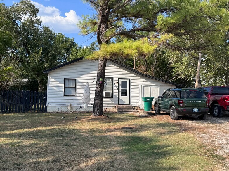 More Photos Of 2012-2020 S Scott St, Sapulpa Apartments For Sale