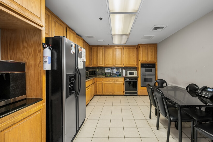 More Photos Of 1701 S State College Blvd, Anaheim Manufacturing For Sale