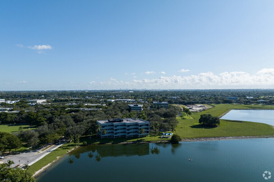 More Photos Of 8100 Oak Ln, Miami Lakes Unknown For Lease