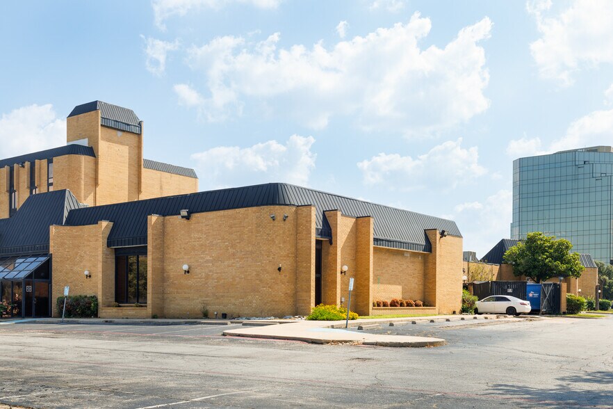 More Photos Of 2645 Lyndon B Johnson Fwy, Dallas Hotel For Sale