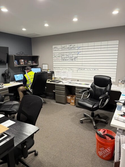 More Photos Of 414 S Grand Ave, Mesa Warehouse For Lease