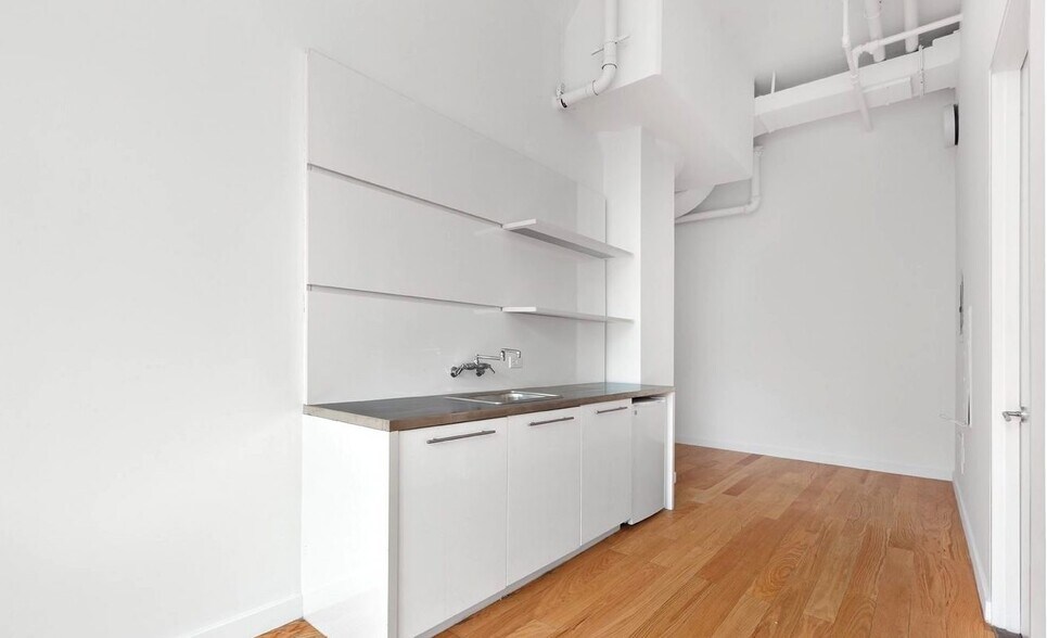 More Photos Of 2728 Thomson Ave, Long Island City Apartments For Sale