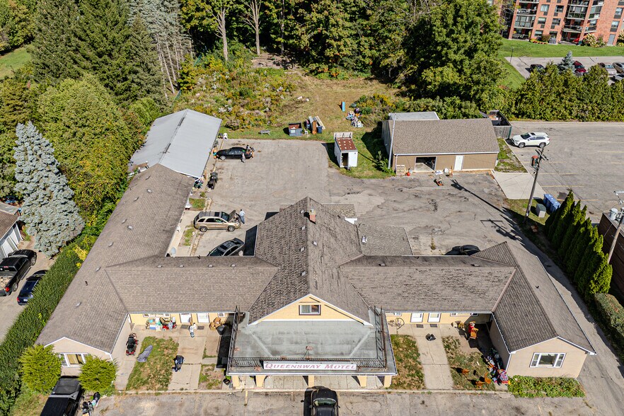 More Photos Of 139 Queensway W, Simcoe Hotel For Lease