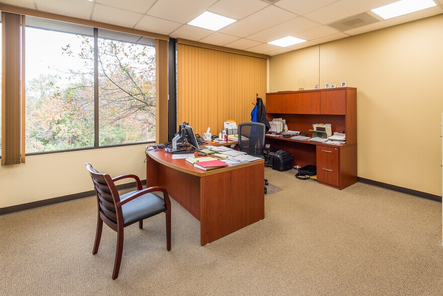 More Photos Of 1423 Randy Ln, Jefferson City Office For Sale