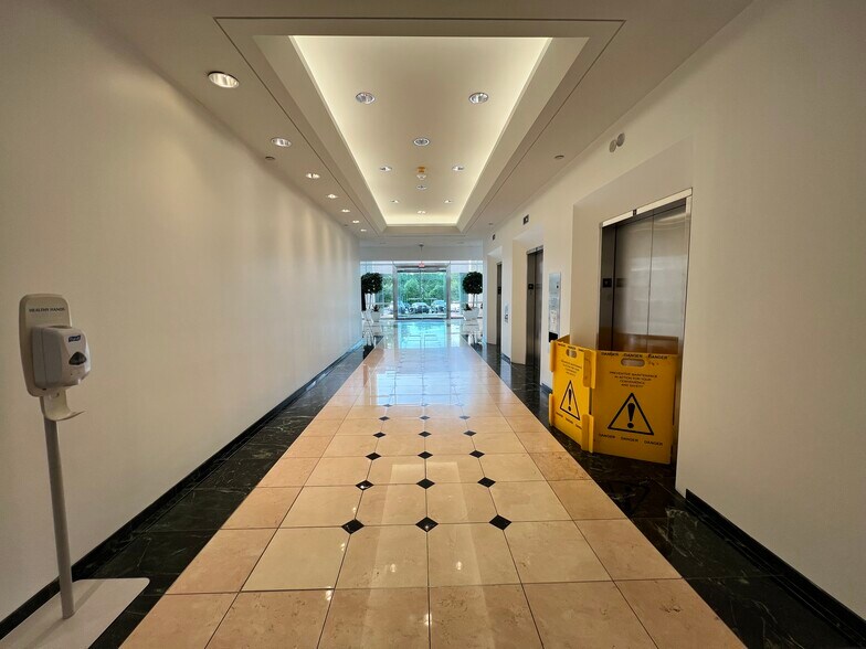 More Photos Of 555 Quince Orchard Rd, Gaithersburg Office For Lease