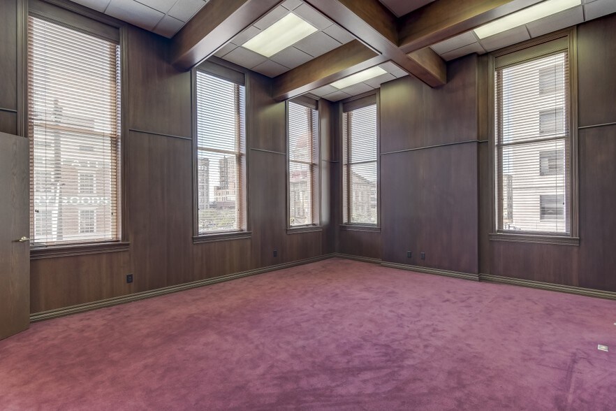 More Photos Of 200 S 6th St, Springfield Office For Lease