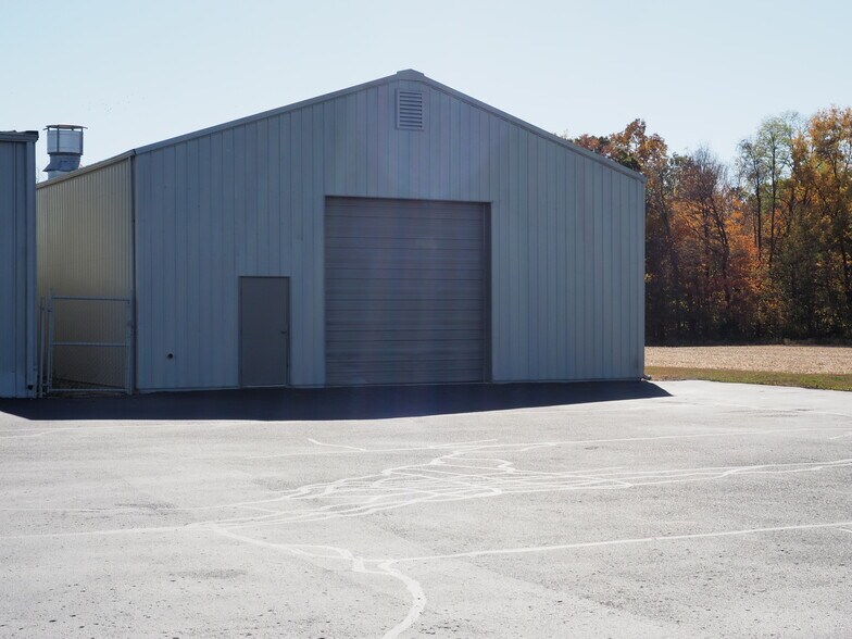 More Photos Of 9430 N Karen Dr, Mooresville Light Distribution For Lease