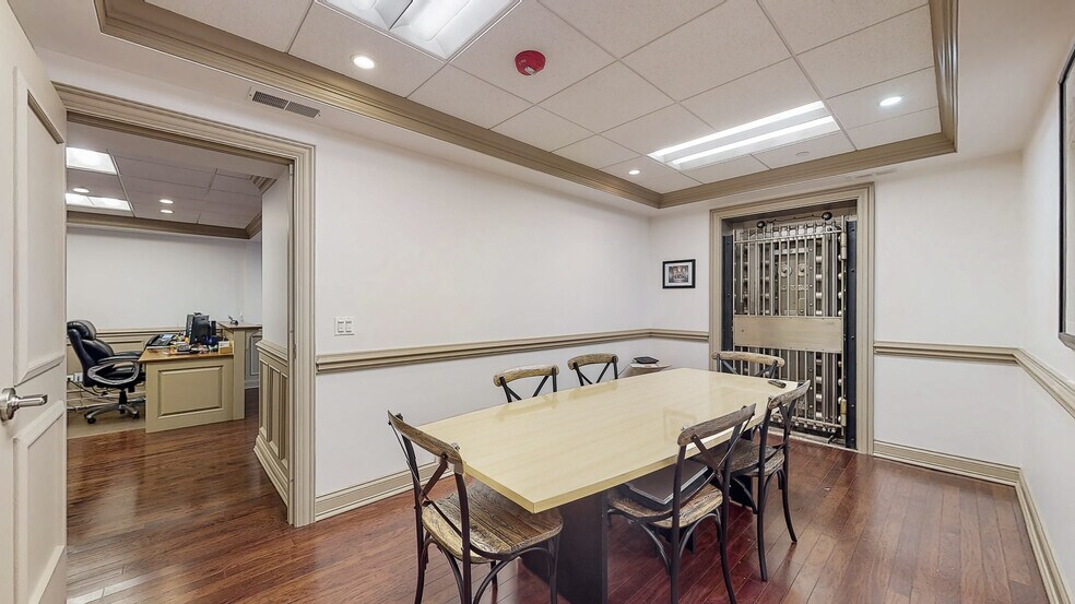 More Photos Of 202 W Main St, St Charles Office For Lease