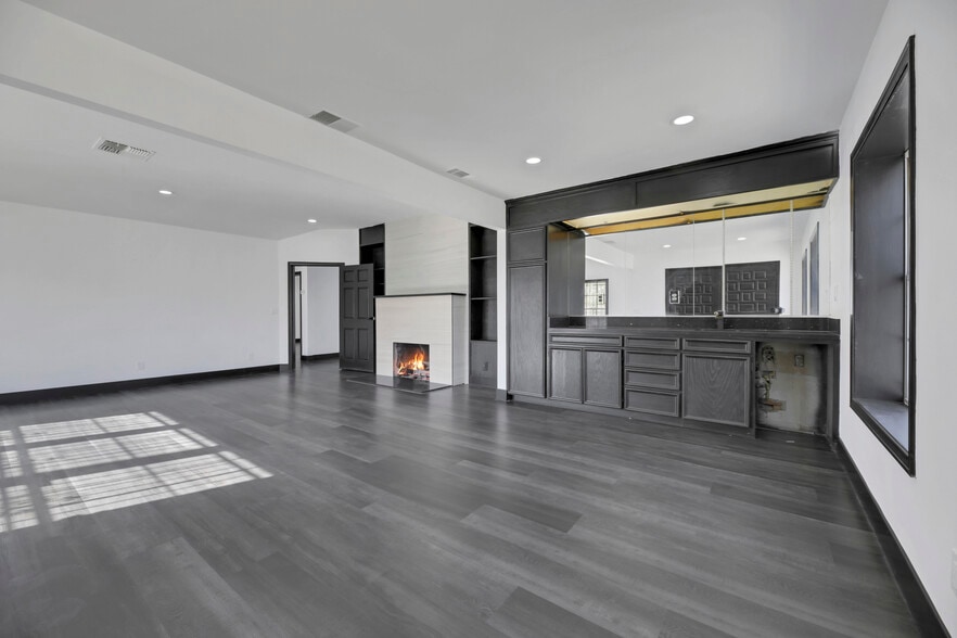 More Photos Of 530 S 7th St, Las Vegas Office Residential For Lease