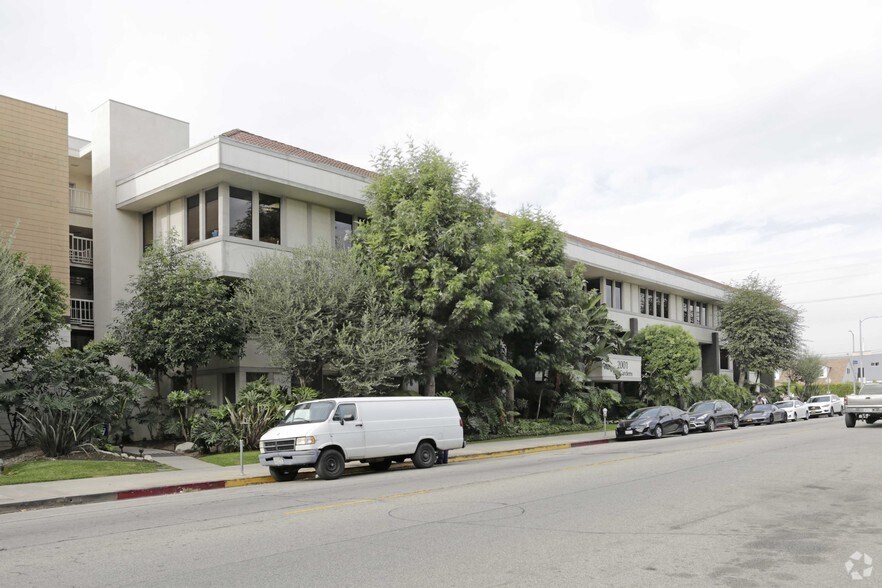 More Photos Of 2001 S Barrington Ave, Los Angeles Medical For Lease