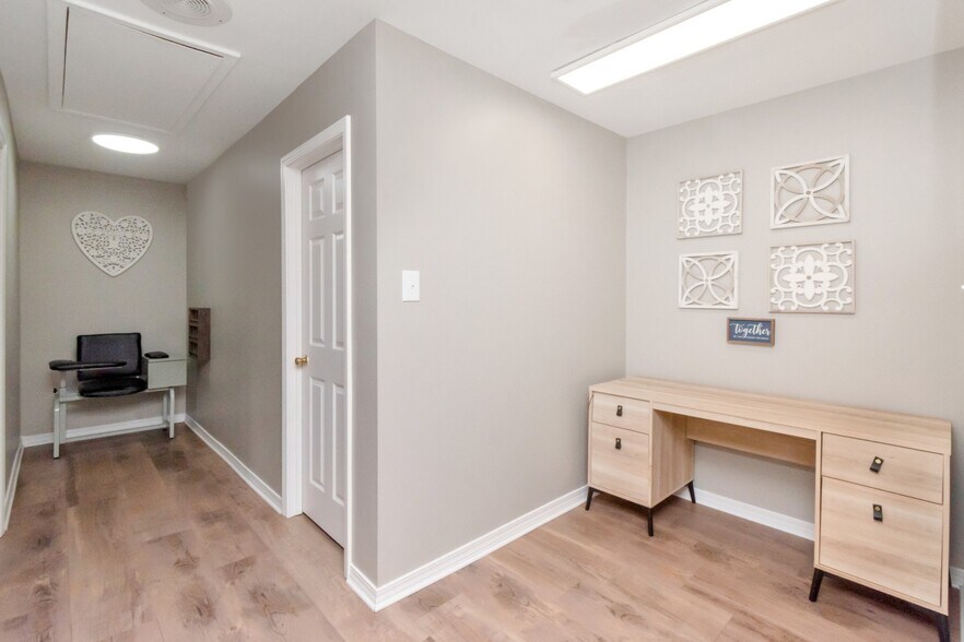 More Photos Of 1962 Spring Hill Ave, Mobile Office For Sale