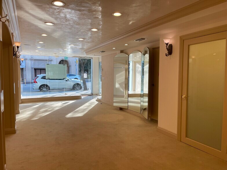 More Photos Of 220-228 N Canon Dr, Beverly Hills Loft Creative Space For Lease