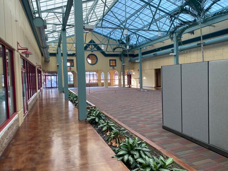 More Photos Of 9401 S Innovation Dr, Daleville Showroom For Lease