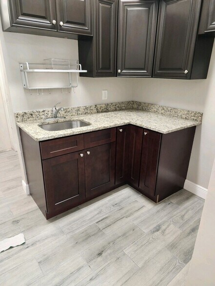 More Photos Of 2431 1st St, Fort Myers Office For Lease
