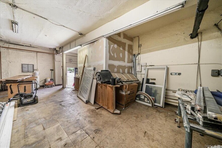 More Photos Of 179 Lindsey Ave, Buchanan Storefront Retail Office For Sale