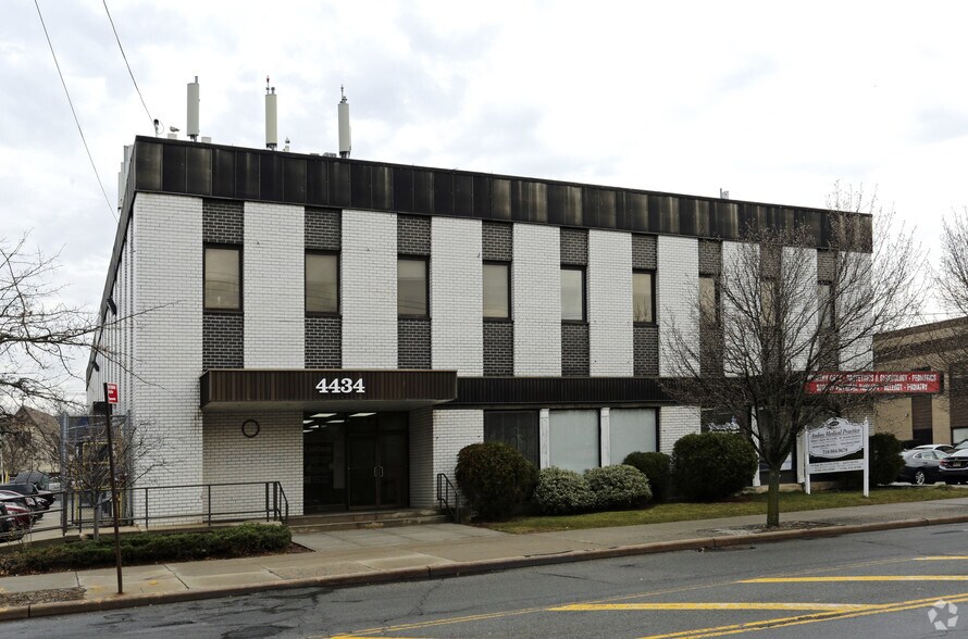 Primary Photo Of 4310-4370 Amboy Rd, Staten Island Unknown For Lease