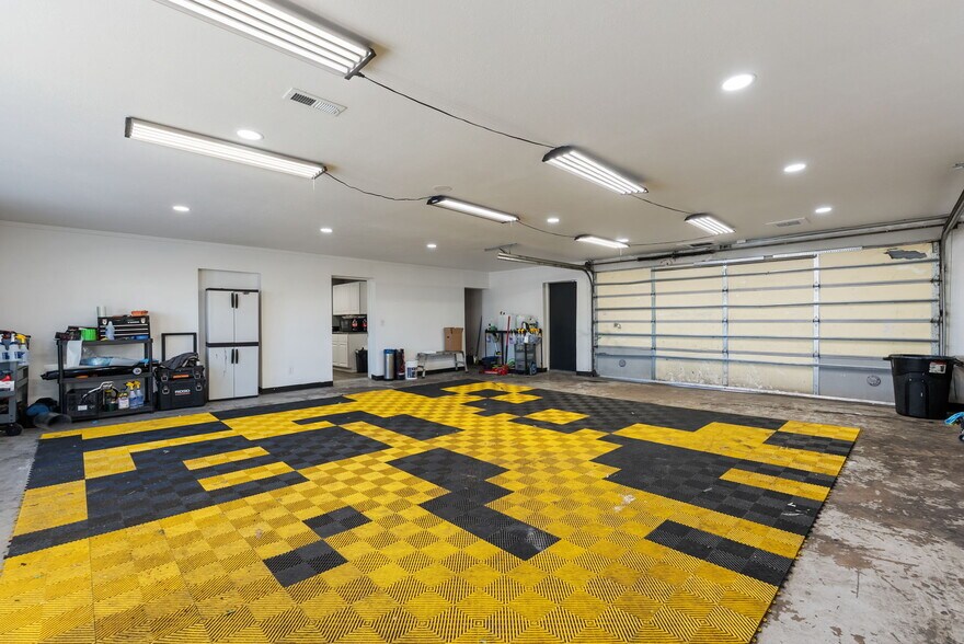 More Photos Of 845 W Moreno Ave, Colorado Springs Warehouse For Sale