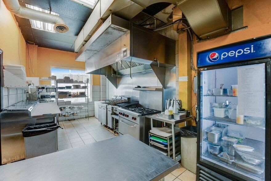 More Photos Of 231 St Paul St W, St Catharines General Retail For Sale