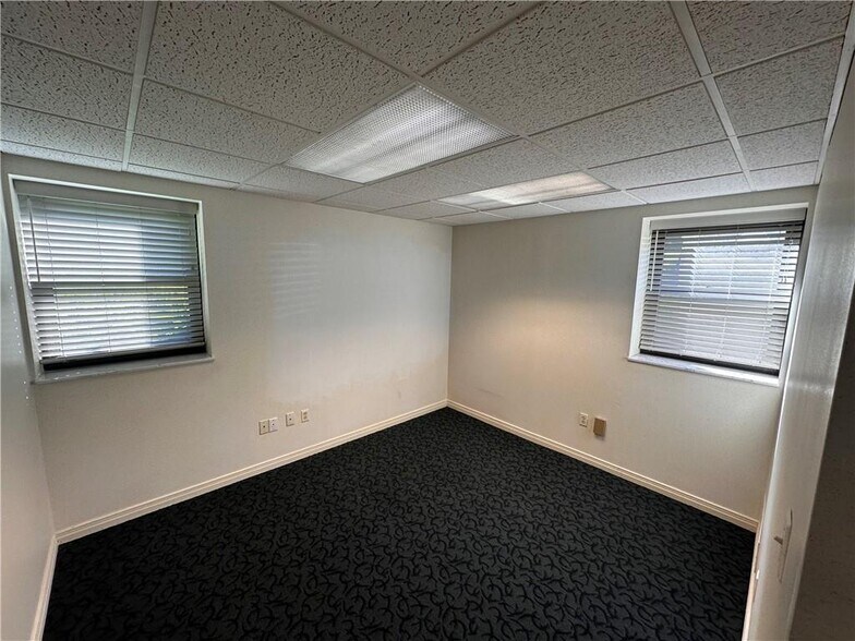 More Photos Of 300 McKnight Park Dr, Pittsburgh Office For Sale