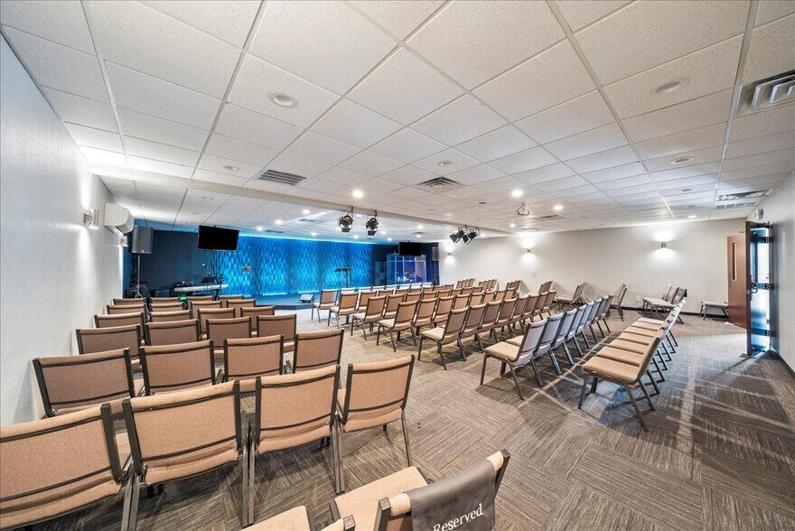 More Photos Of 106 E Princeton Dr, Princeton Storefront Retail Office For Sale