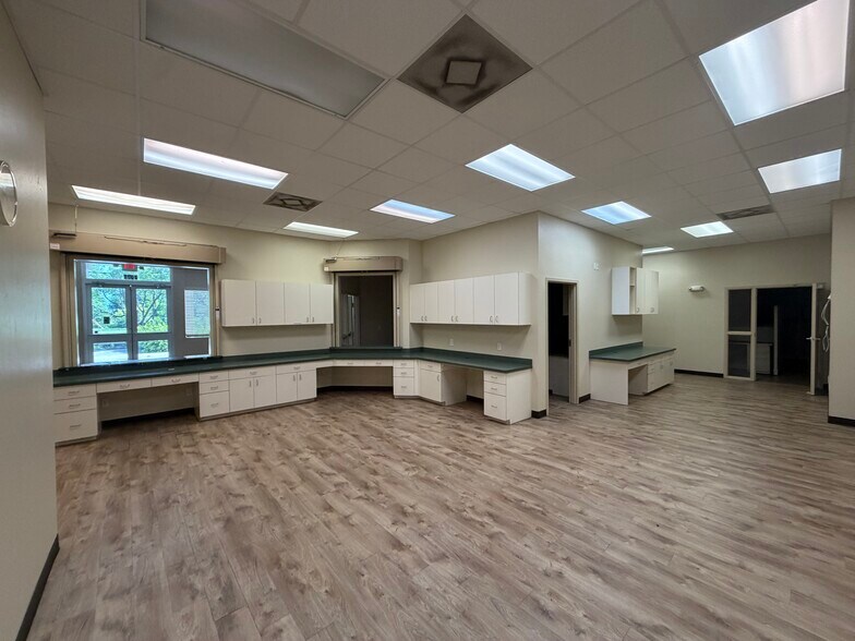 More Photos Of 7981 Gladiolus Dr, Fort Myers Medical For Sale