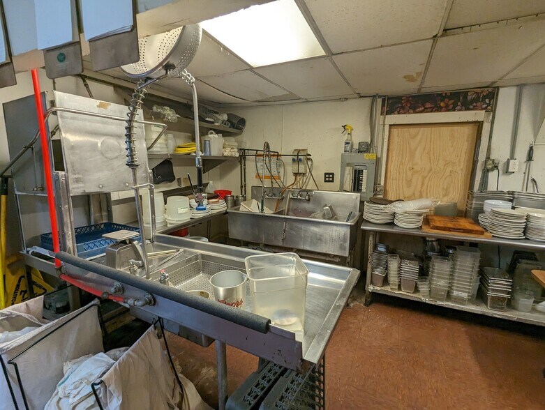 More Photos Of 17 Main St, Ballston Lake Restaurant For Lease