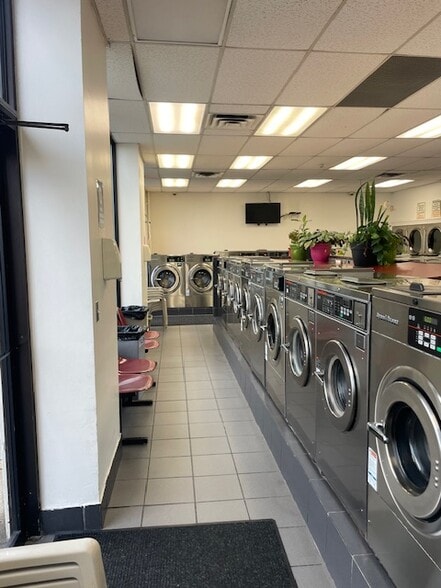 More Photos Of 447 Smith St, Perth Amboy Freestanding For Sale