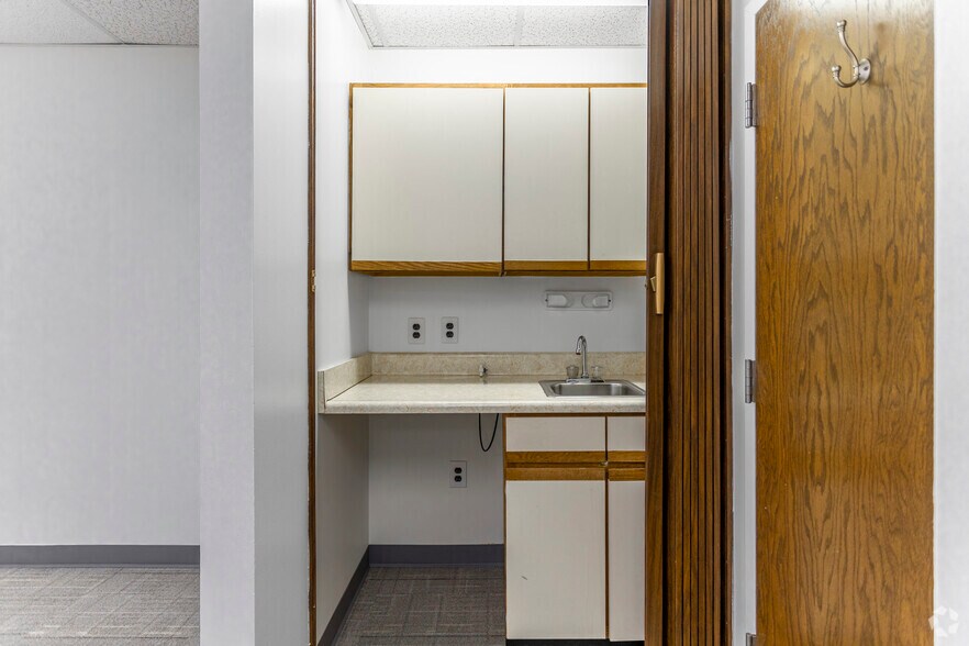 More Photos Of 3301 Woodburn Rd, Annandale Medical For Lease