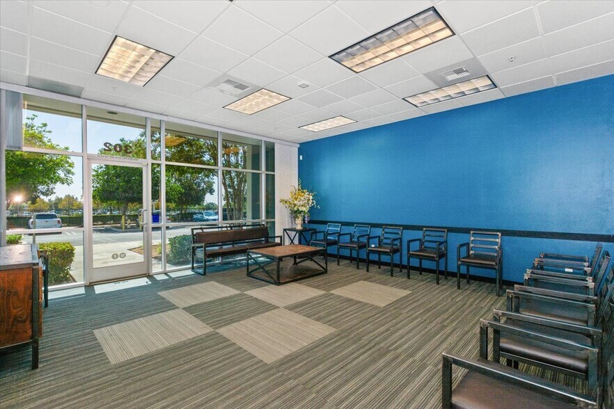 More Photos Of 7970 Cherry Ave, Fontana Showroom For Lease