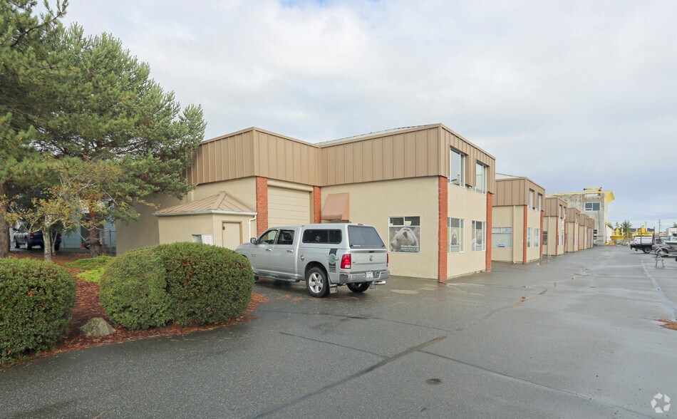 Primary Photo Of 2064 W Henry Ave, Sidney Light Manufacturing For Sale