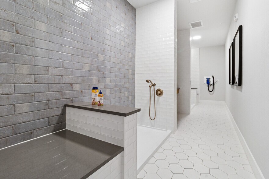 More Photos Of 760 Airport Blvd, Austin Apartments For Lease