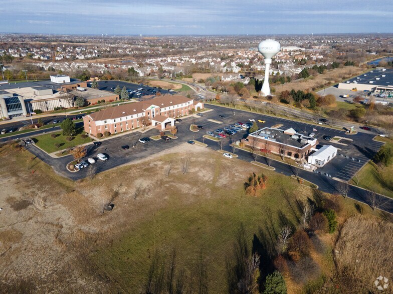 More Photos Of 2595 Bunker Hill Dr, Algonquin Hotel For Sale