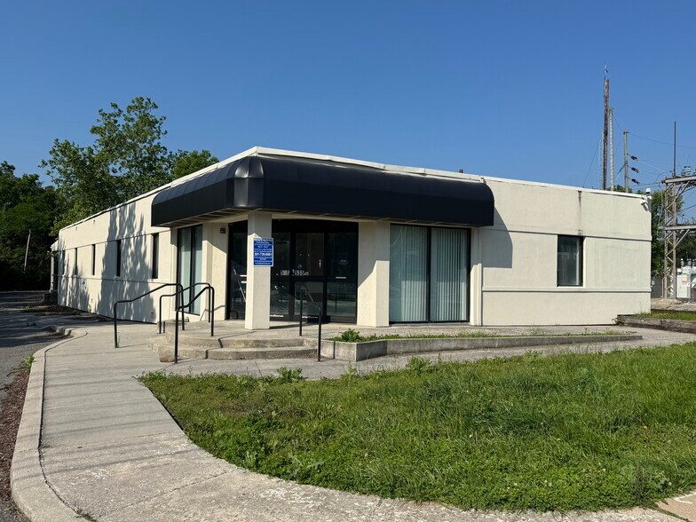 More Photos Of 535 Northern Ave, Hagerstown Showroom For Lease