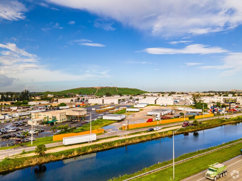 More Photos Of 9950 NW South River Dr, Medley Land For Lease