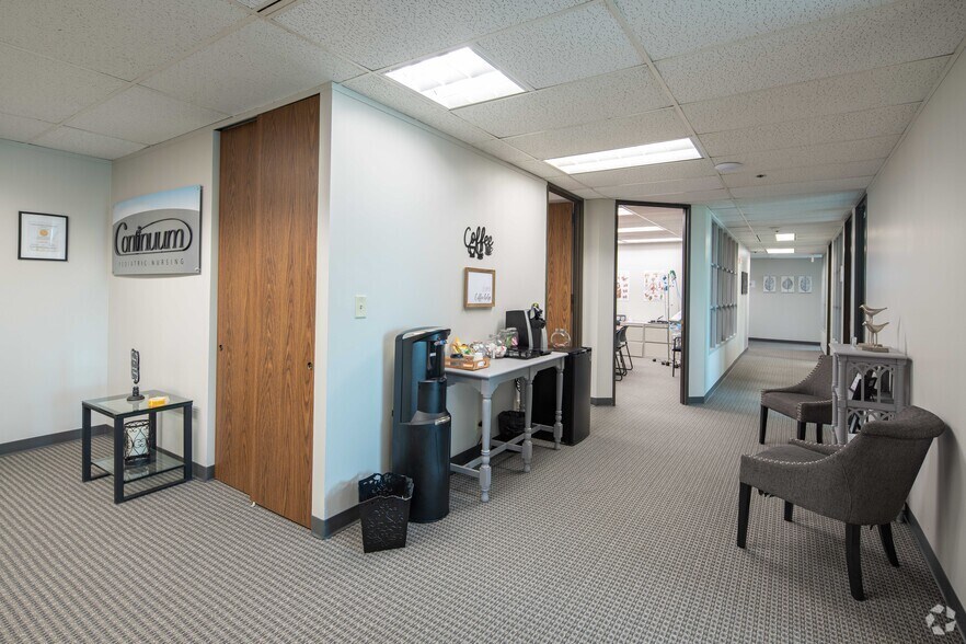 More Photos Of 3601 Algonquin Rd, Rolling Meadows Office For Lease