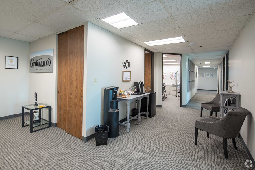 More Photos Of 3601 Algonquin Rd, Rolling Meadows Office For Lease