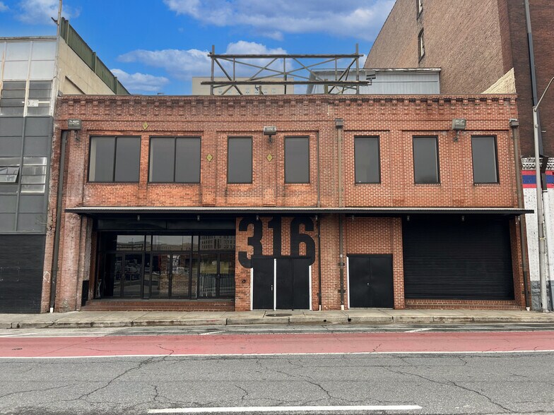 More Photos Of 316-318 Guilford Ave, Baltimore Bar For Sale