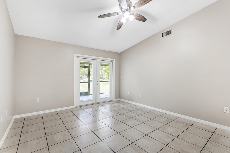 More Photos Of 6240 Rattlesnake Hammock Rd, Naples Apartments For Sale