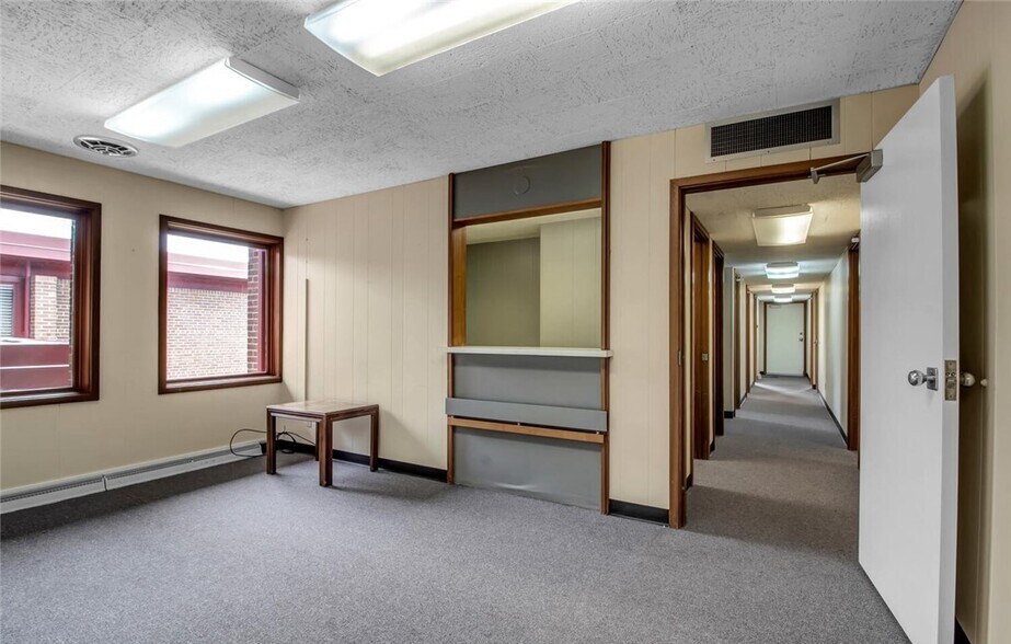 More Photos Of 350 Alberta Dr, Amherst Medical For Lease