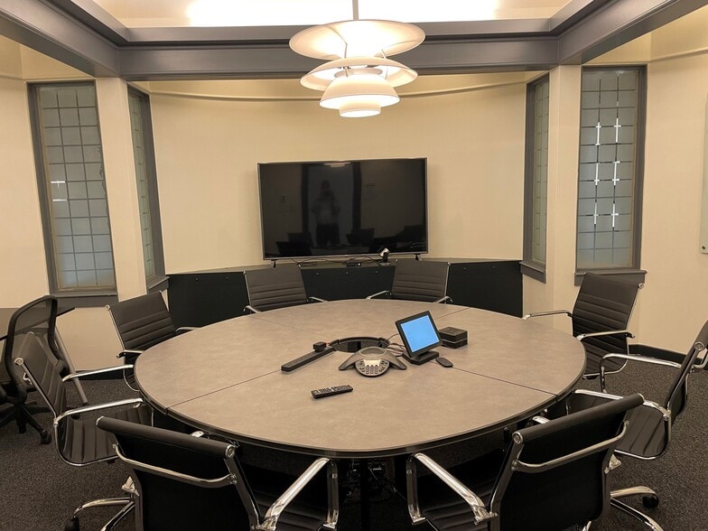 More Photos Of 643 Magazine St, New Orleans Office For Sale