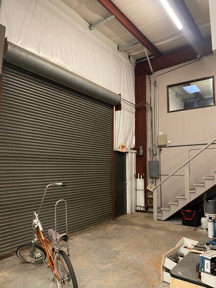 More Photos Of 708 Lakeside Dr, Mobile Research And Development For Sale