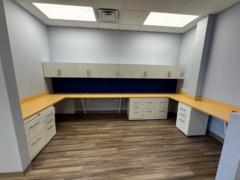 More Photos Of 1160 E Ogden Ave, Naperville Unknown For Lease