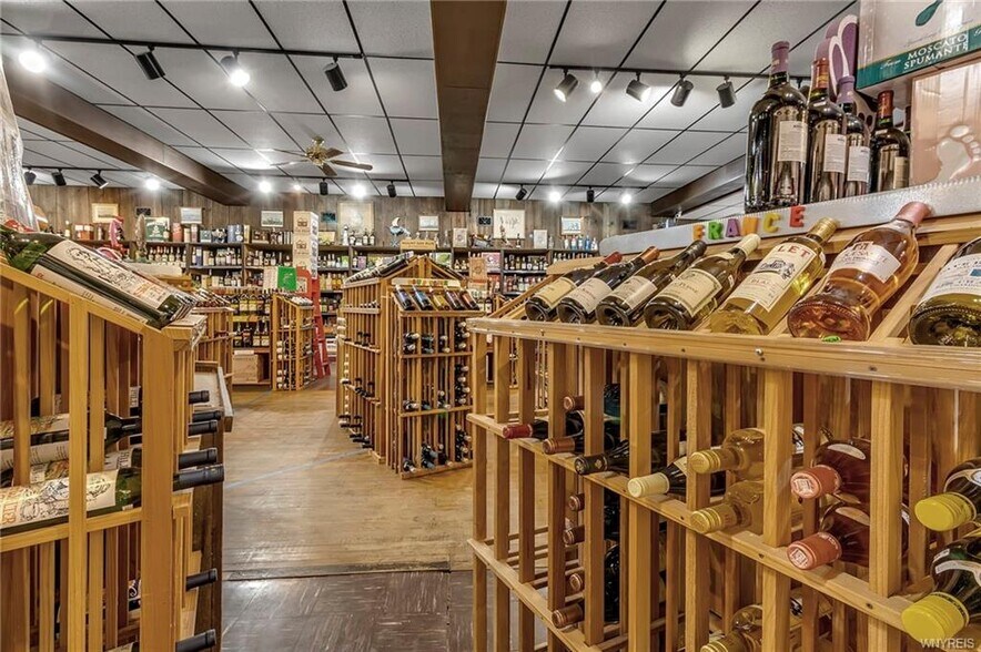 More Photos Of 113 Lockport St, Youngstown General Retail For Sale